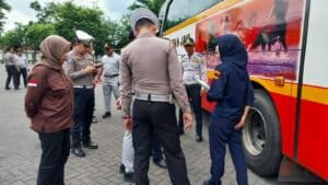 Aksi Gabungan BNNK Tulungagung Jelang Nataru 2024 : Pastikan Bus Prima dan Bersih Narkoba Aksi Gabungan BNNK Tulungagung Jelang Nataru 2024 : Pastikan Bus Prima dan Bersih Narkoba