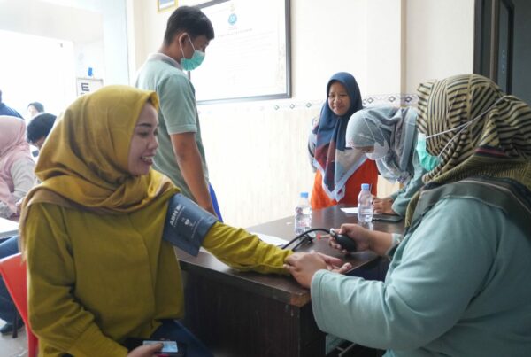 BNNK Tulungagung Tebar Kepedulian Lewat Donor Darah dan Pemeriksaan Kesehatan Gratis