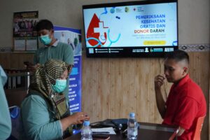 BNNK Tulungagung Tebar Kepedulian Lewat Donor Darah dan Pemeriksaan Kesehatan Gratis